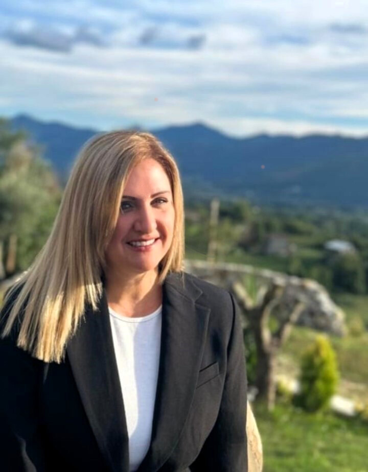 AngelaONeill_Headshot (1)